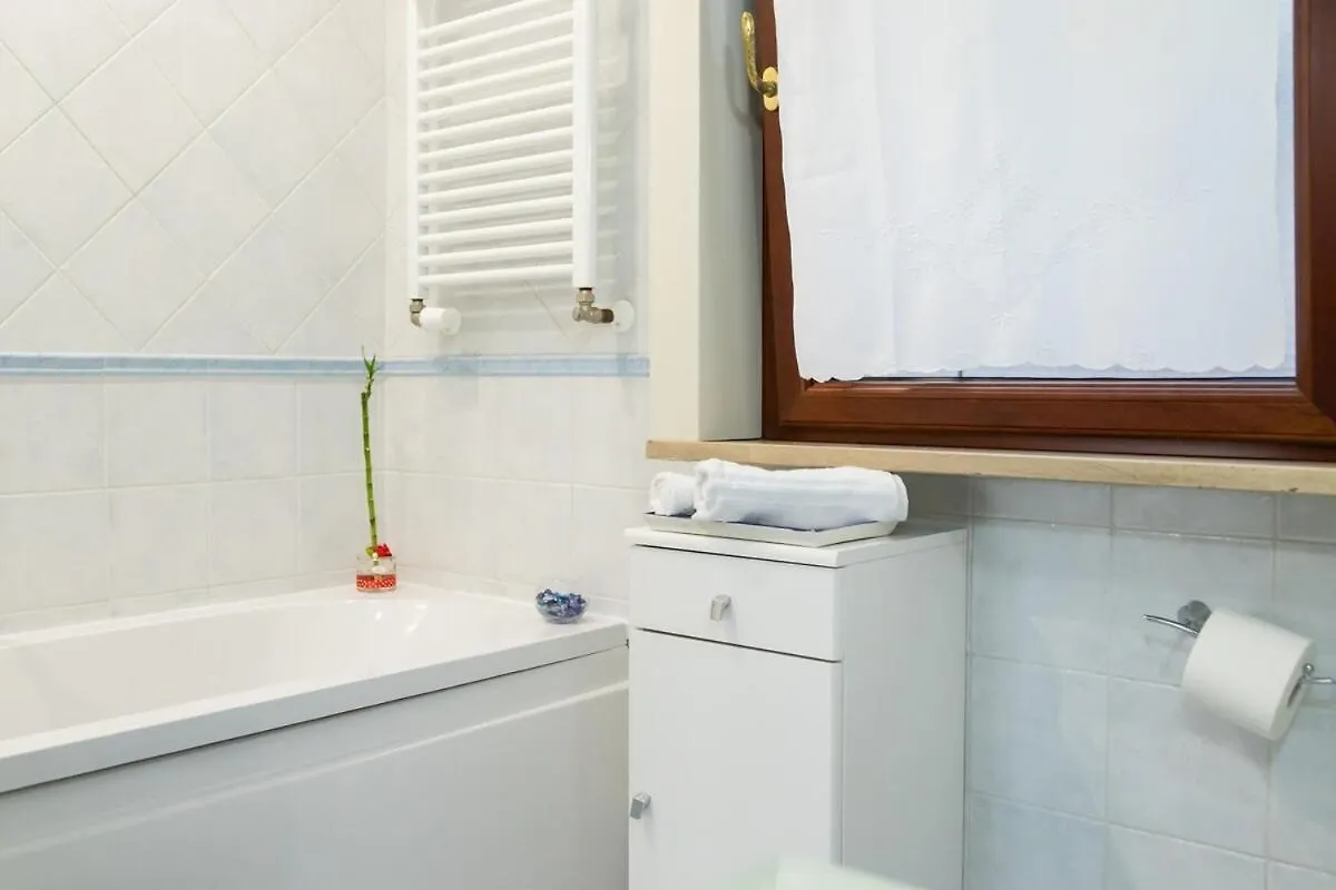 Daisy Family House - Tiburtina Apartman Róma 0*,  Olaszország
